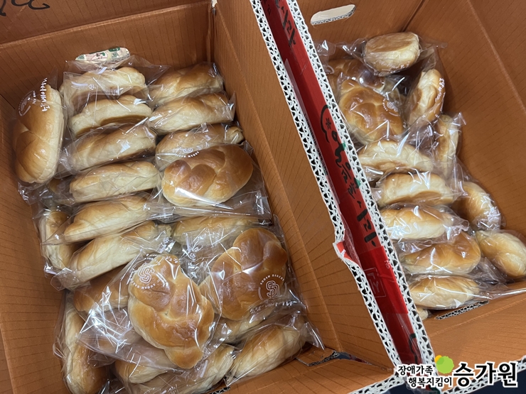권예심 후원가족님의 후원물품(빵 2박스), 장애가족 행복지킴이 승가원ci 삽입