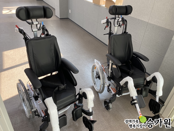 와이비소프트 주식회사 후원가족님의 후원물품(휠체어 2대), 장애가족행복지킴이 승가원ci 삽입