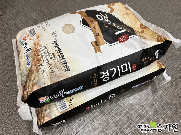 김진백 후원가족님의 후원물품(쌀 20kg), 장애가족 행복지킴이 승가원ci 삽입